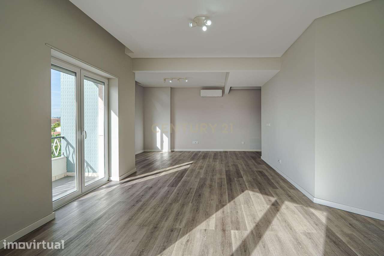 Apartamento T3 com Vista Panorâmica em Almada - Grande imagem: 3/21
