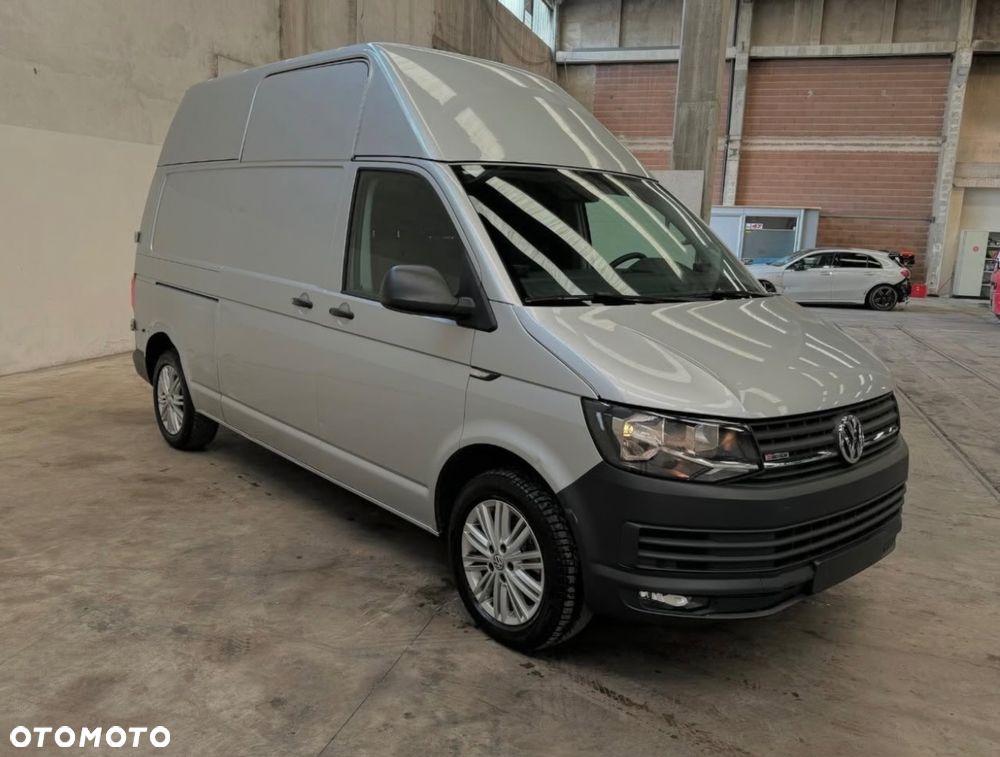 Volkswagen Transporter - 2
