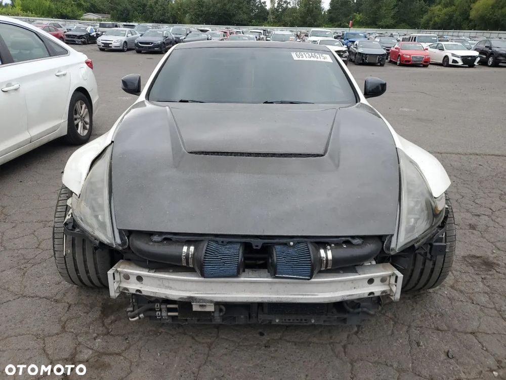 Nissan 370 Z - 5