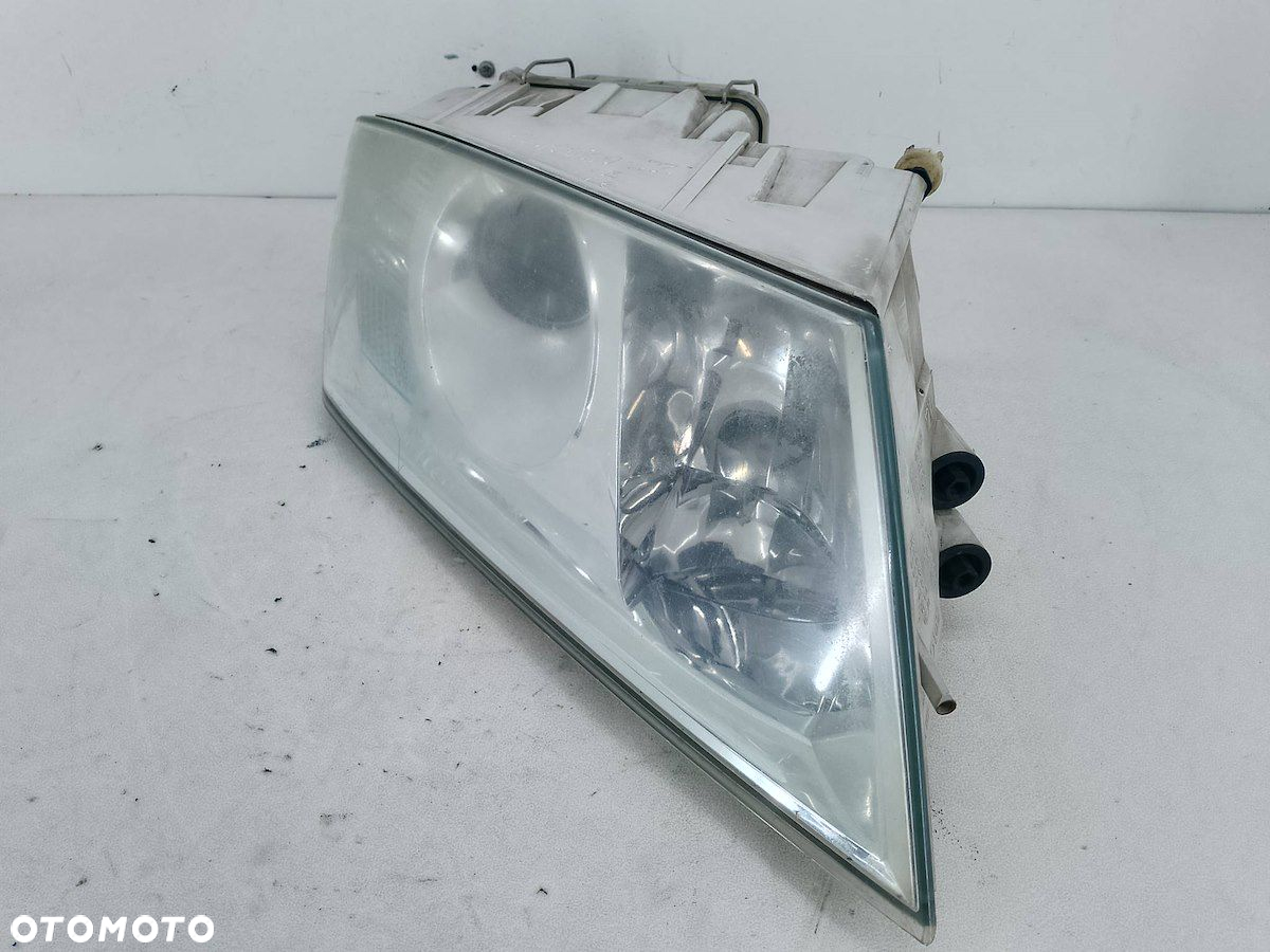 LAMPA PRZÓD PRAWA XENON SKODA OCTAVIA II 2.0 FSI KOMBI - 6