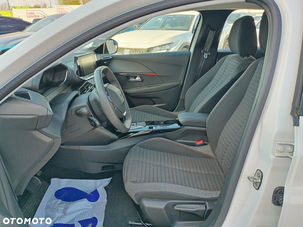 Peugeot 208 - 10