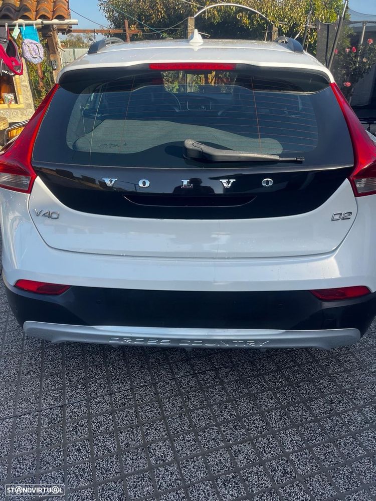 Volvo V40 Cross Country - 10
