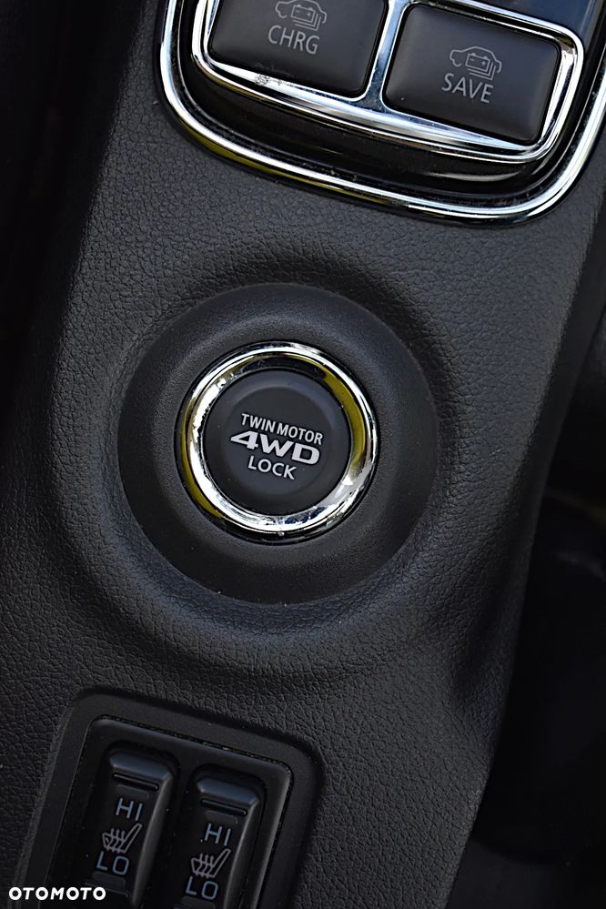 Mitsubishi Outlander 2.0 4WD Plug-In Hybrid Top - 18