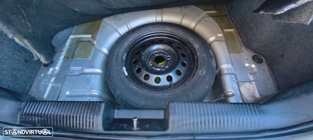 Ford Focus 1.6 Ghia - 13