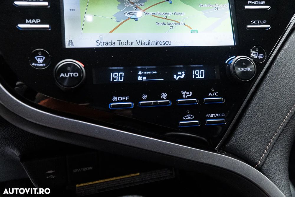 Toyota Camry 2.5 Hybrid Exclusive - 19