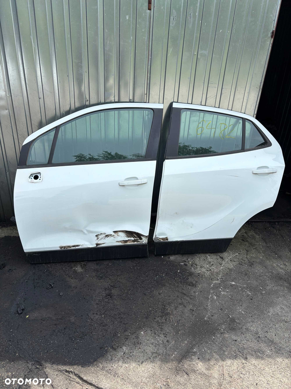 Opel Mokka Drzwi Lewe przednie Lewy przód + tył Komplet GAZ Uszkodzone