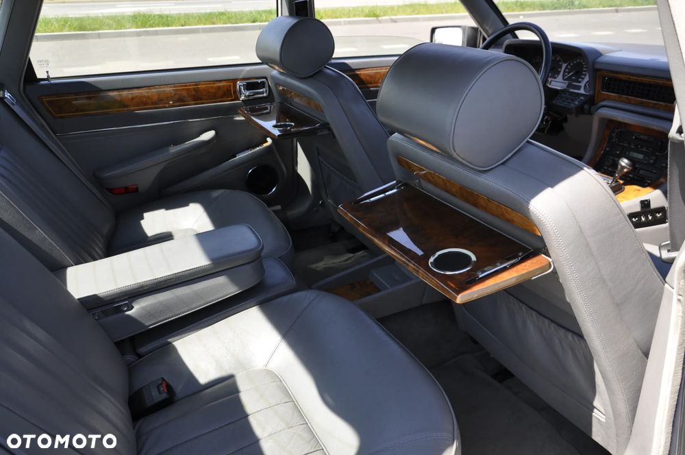 Jaguar XJ - 18