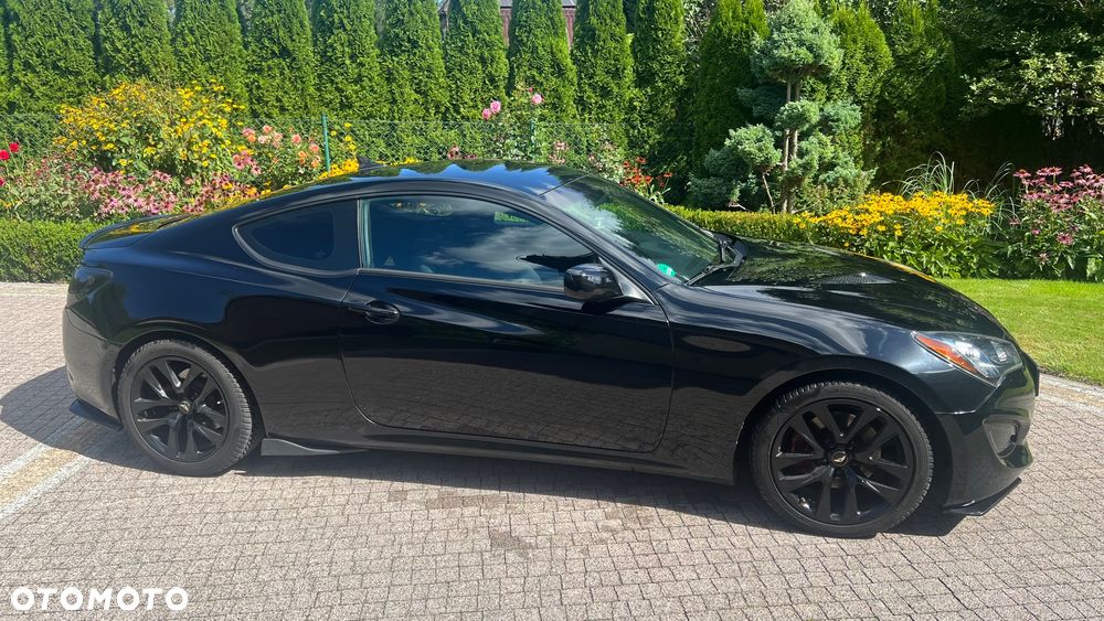 Hyundai Genesis Coupe - 3