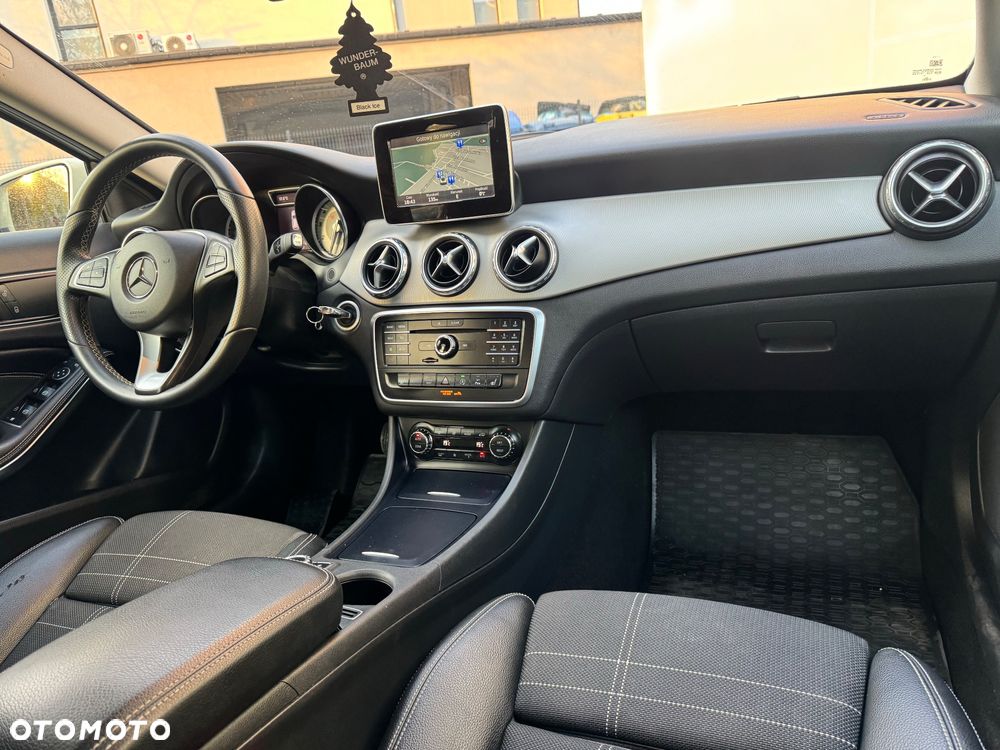 Mercedes-Benz GLA 200 7G-DCT - 21