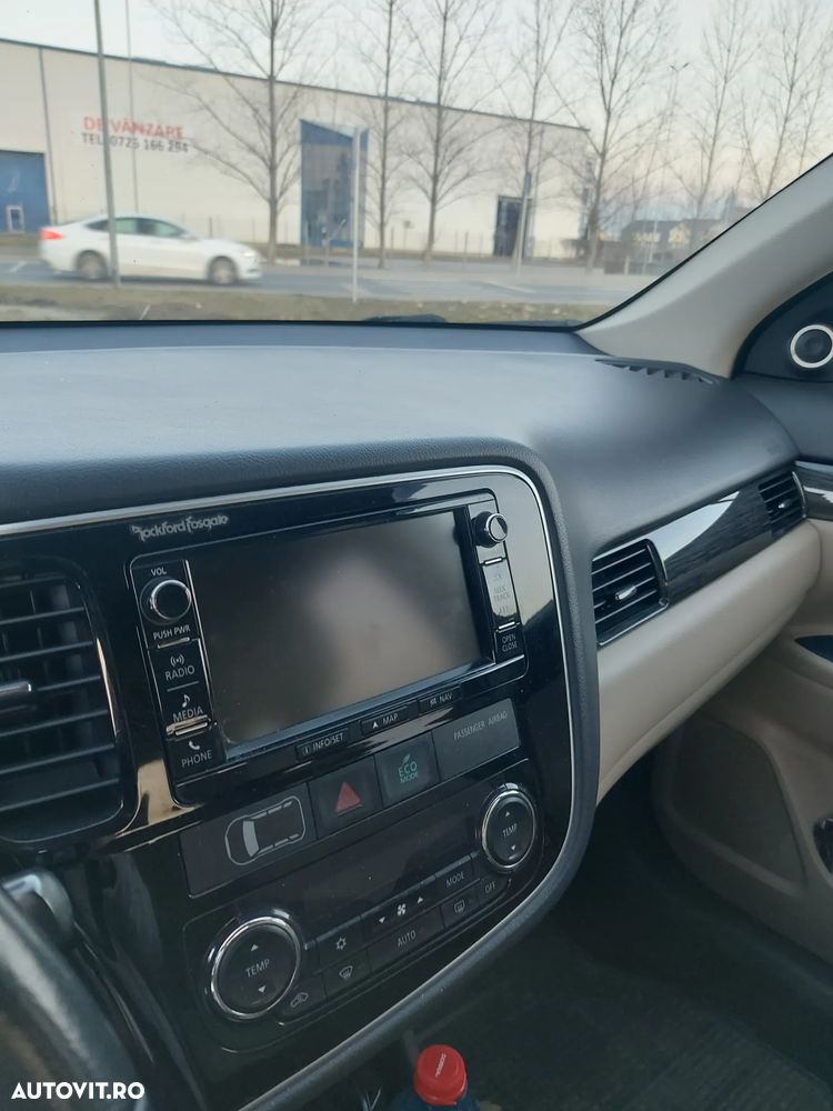 Mitsubishi Outlander - 8