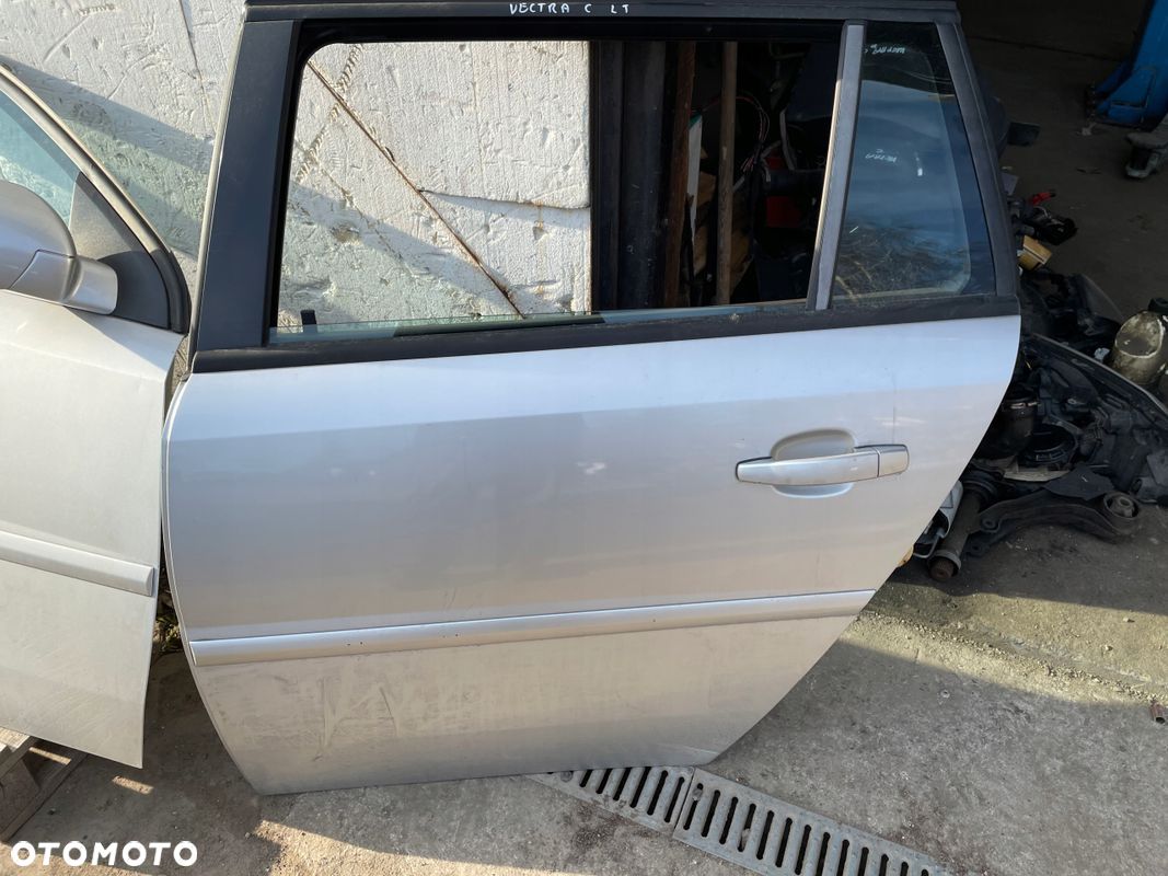 VECTRA C KOMBI DRZWI LEWY TYŁ Z157 - 1