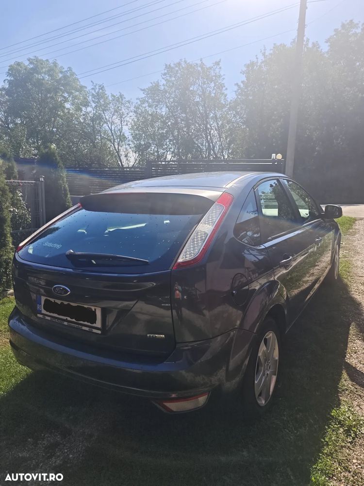 Ford Focus 2010 photo 2
