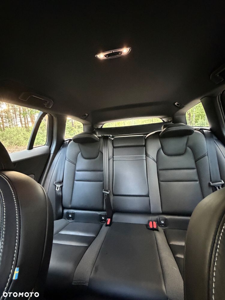 Volvo V60 B3 B R-Design - 29