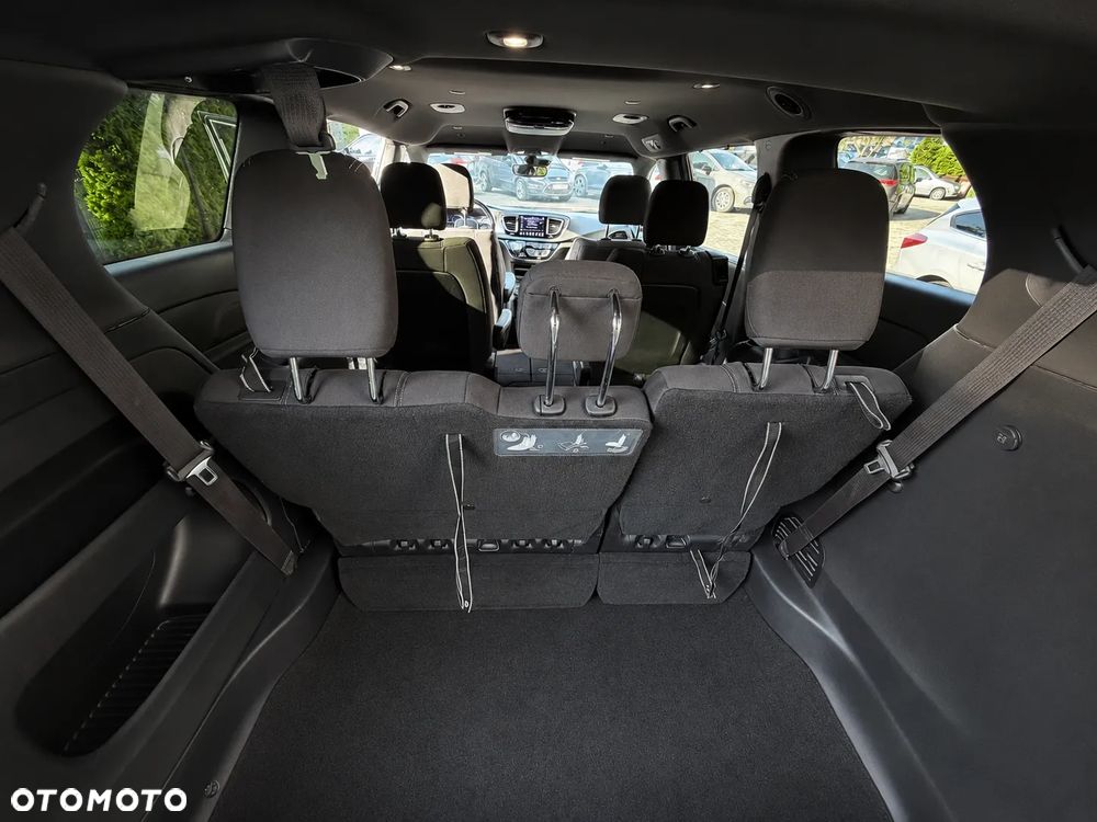 Chrysler Pacifica - 17