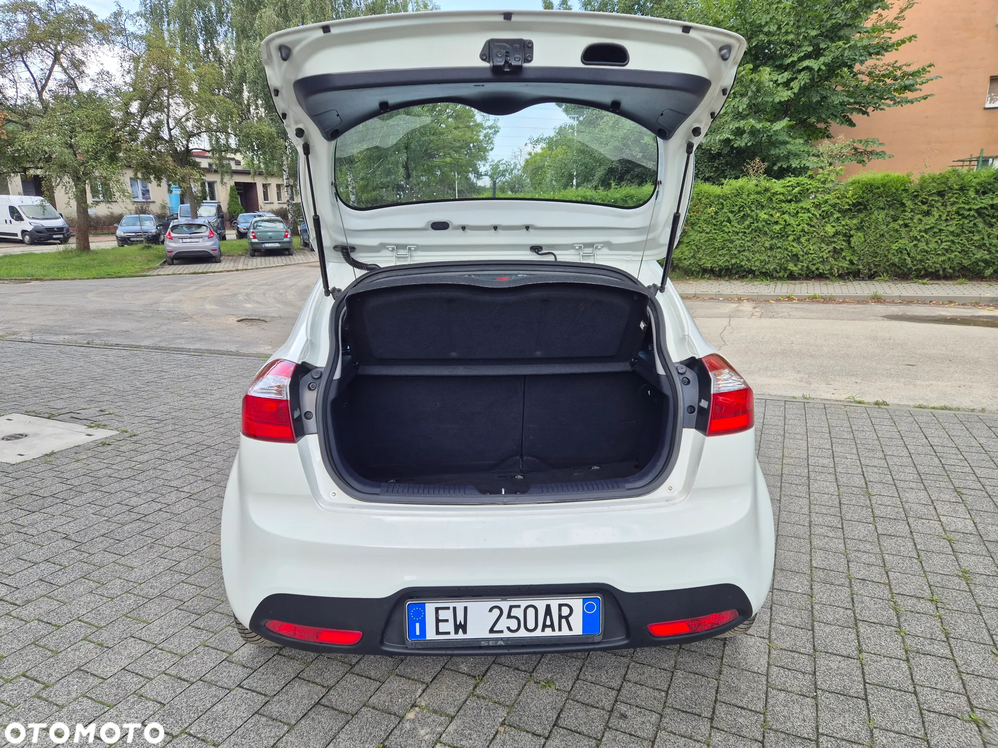 Kia Rio 1.2 L - 13