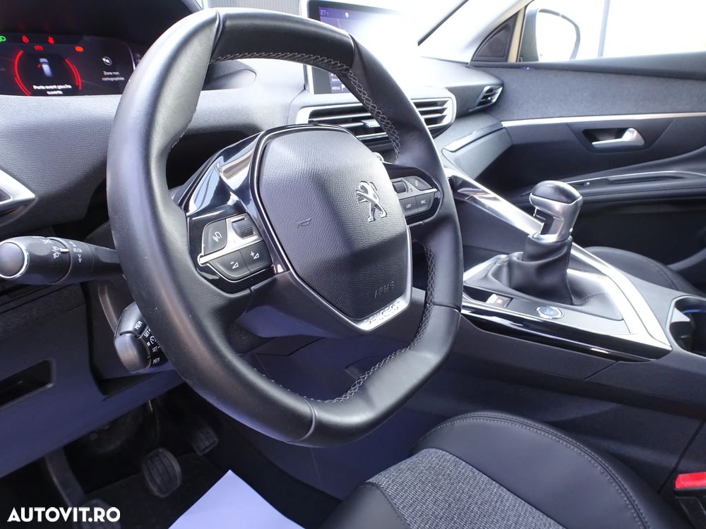 Peugeot 3008 1.2 PureTech S&S BVM6 Allure - 15