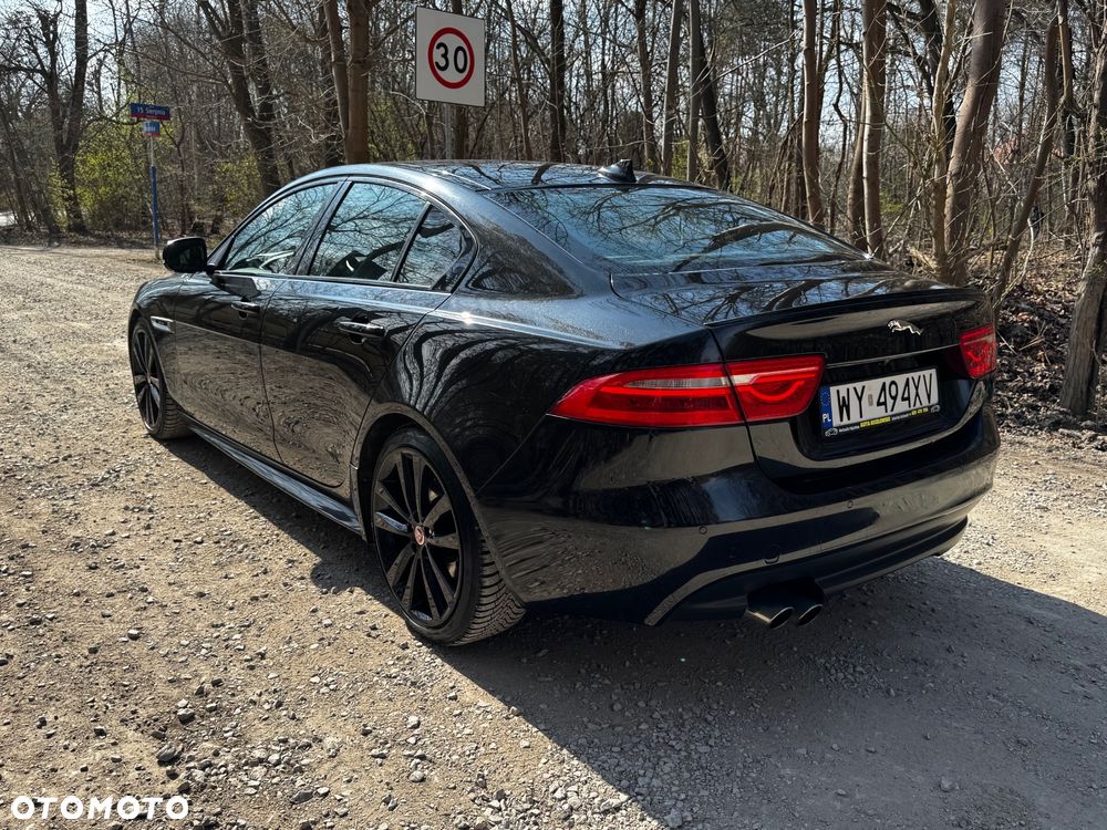 Jaguar XE 2.0 D R-Sport - 5