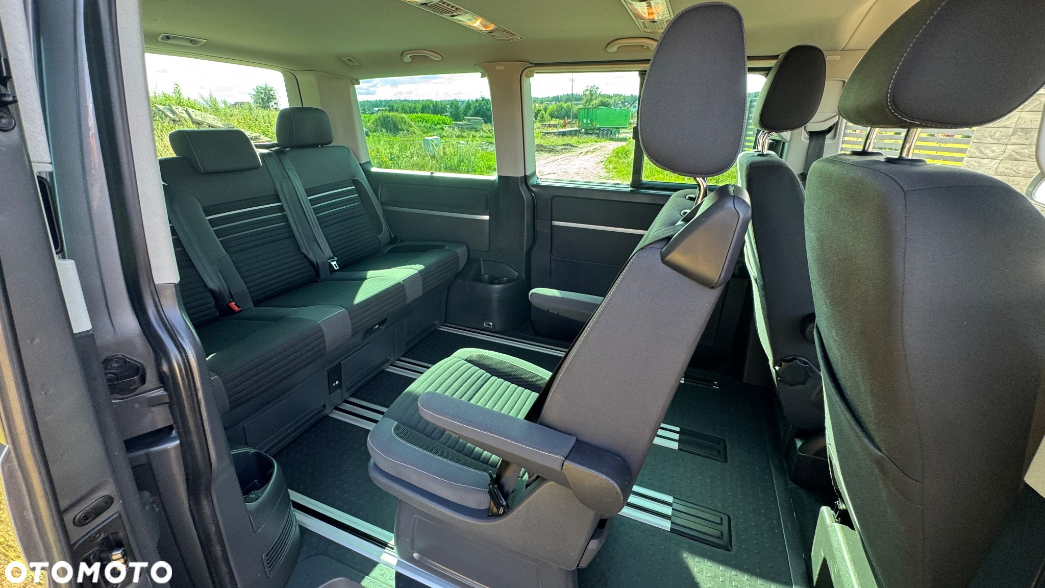 Volkswagen Multivan - 20