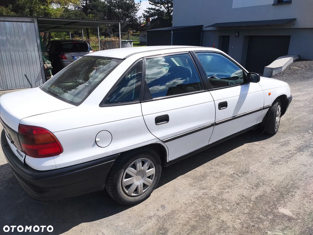 Opel Astra 1.4 GL - 3