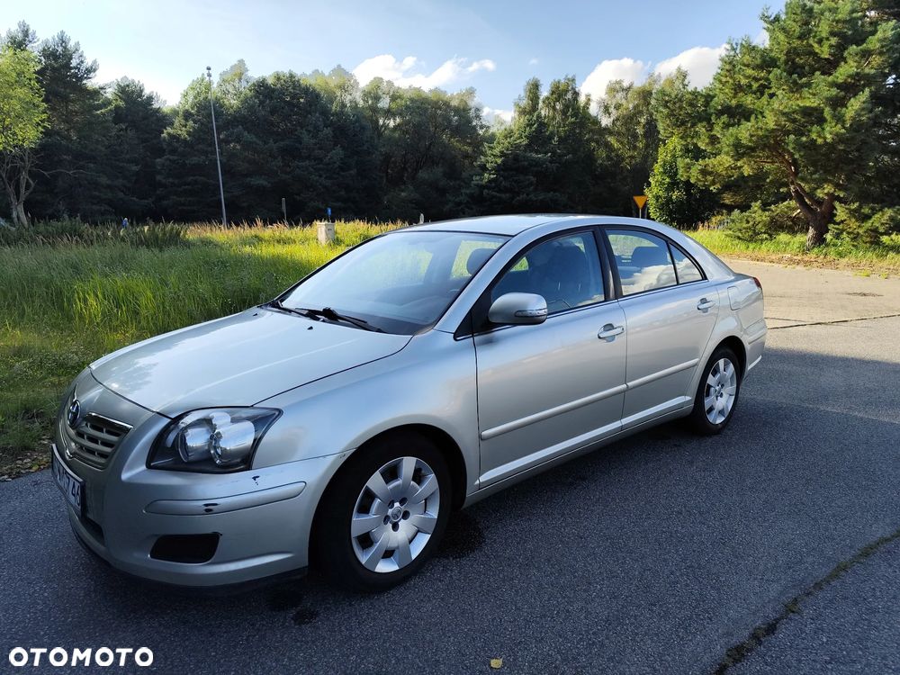 Toyota Avensis 1.8 VVT-i Sol - 2