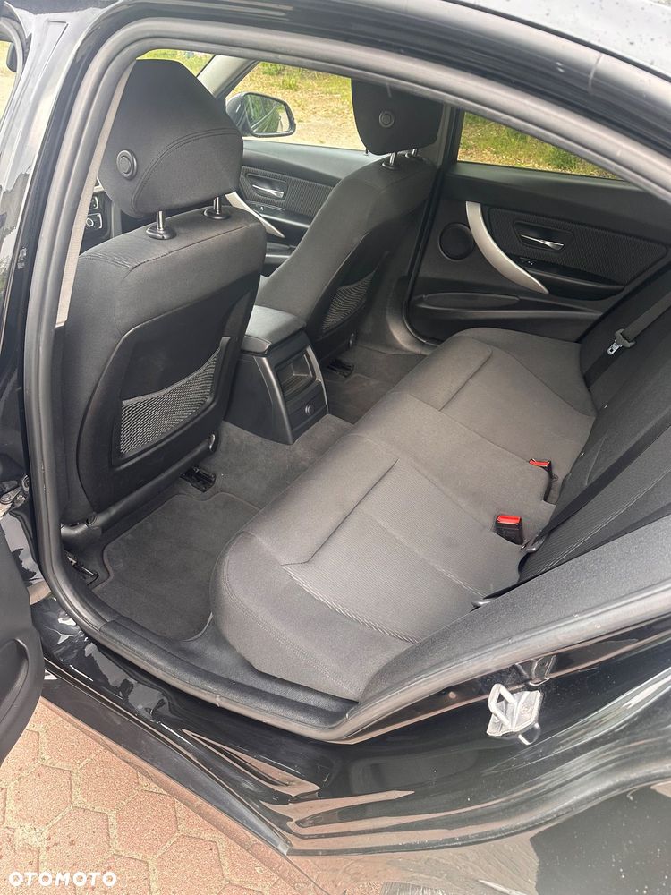 BMW Seria 3 316d - 14