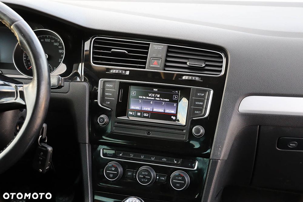 Volkswagen Golf - 32