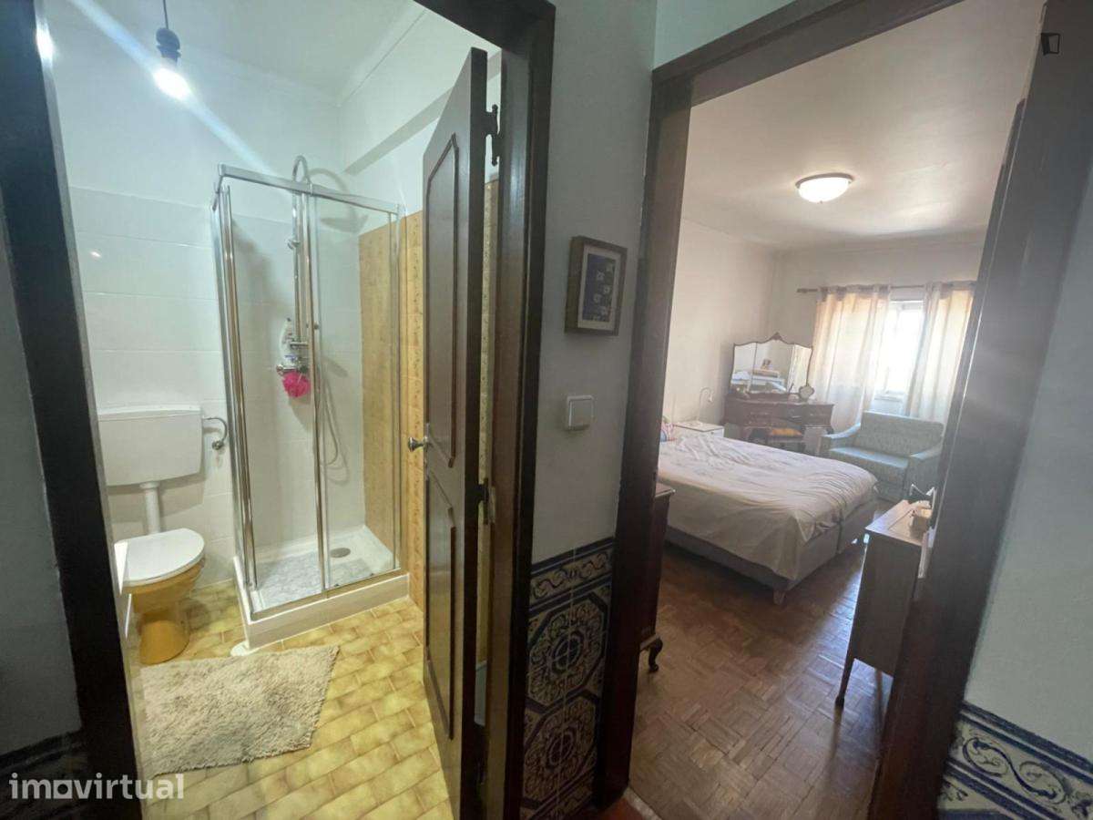 Quarto - localizado em Setubal - Grande imagem: 5/6