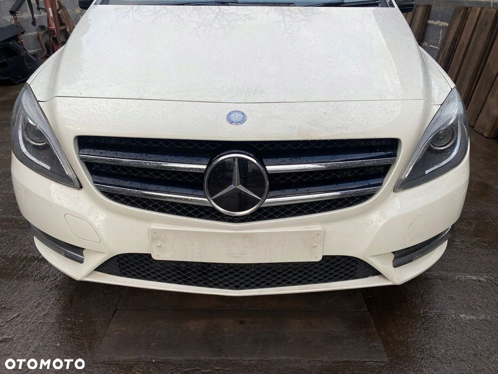 MERCEDES 246 kompletny zderzak spryski kolor 650 - 1