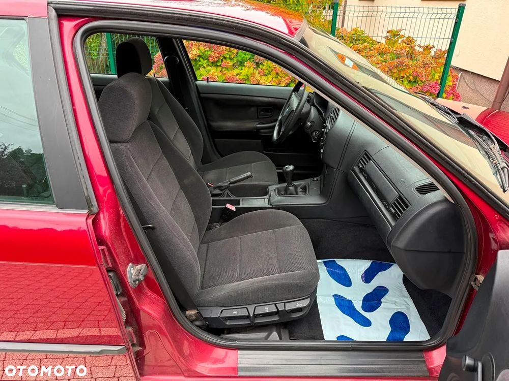 BMW Seria 3 316i - 26