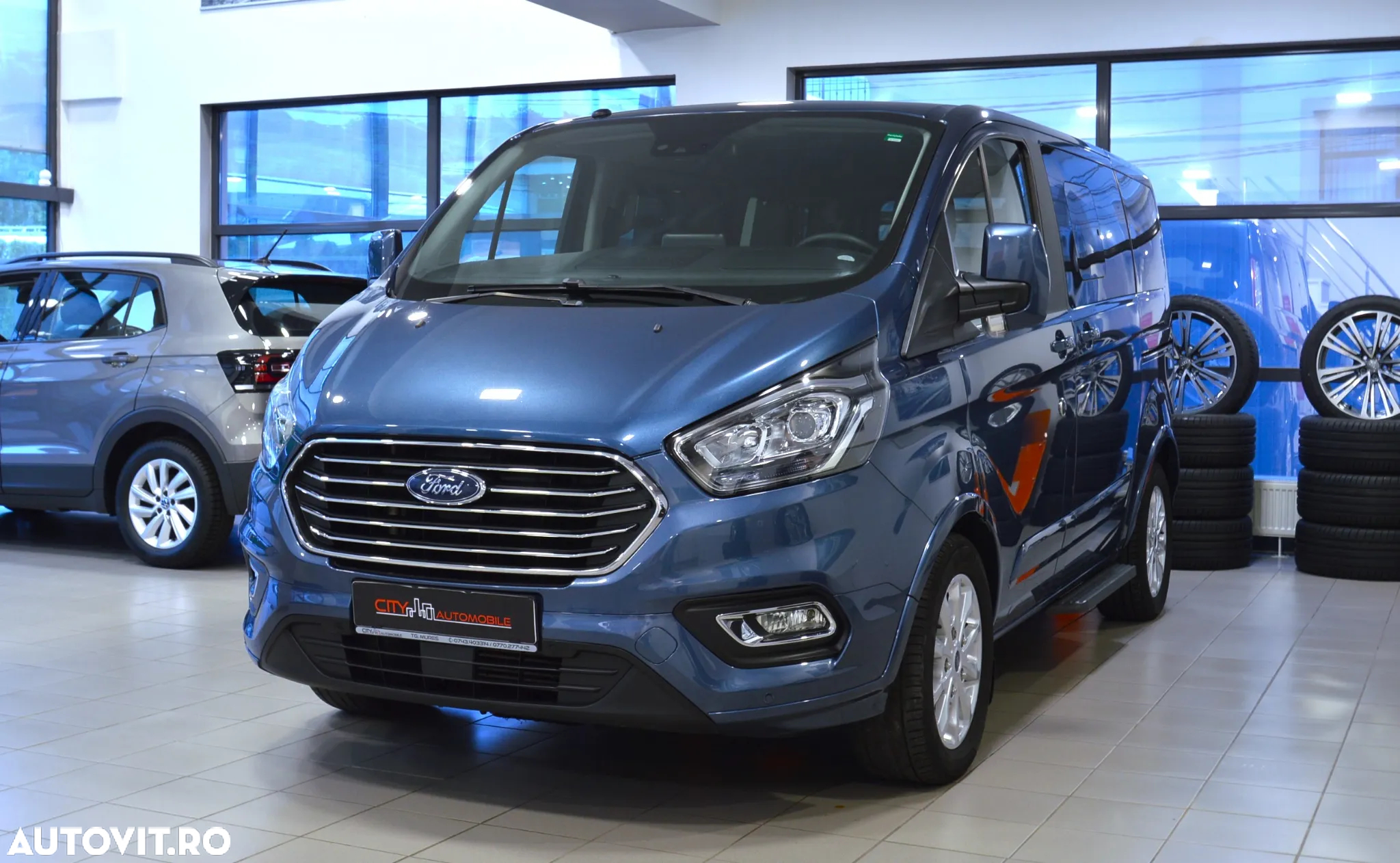 Ford Tourneo Custom Bus 320 2.0 EcoBlue 130 CP L1H1 Titanium - 3