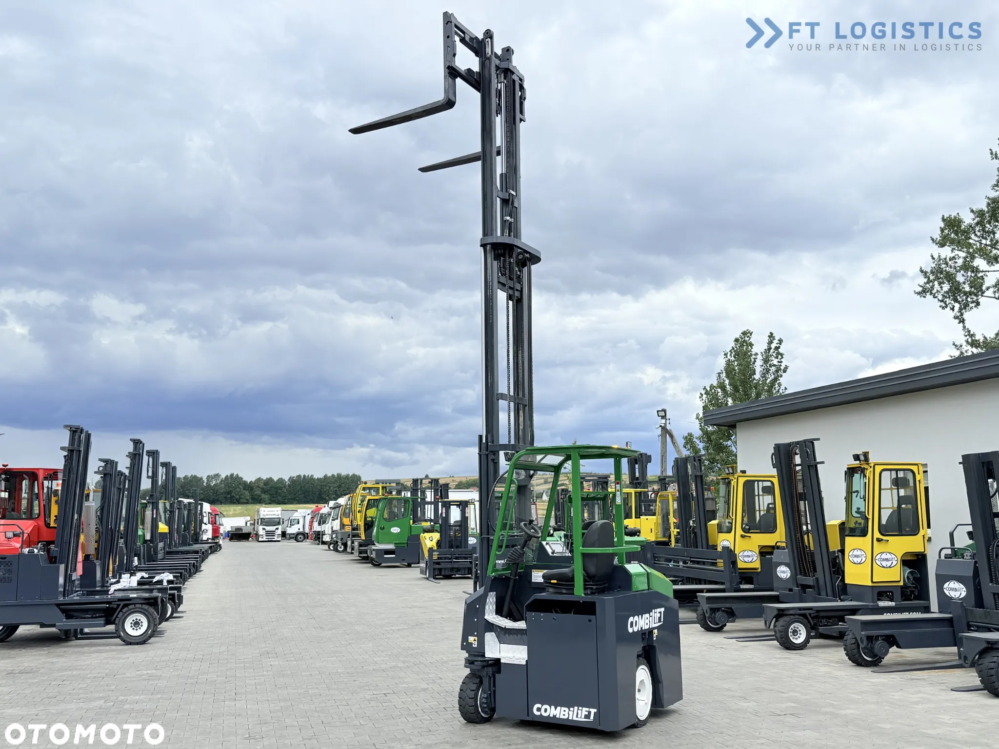 Combilift CBE2500 / TRIPLEX / 5500MM / WOLNY SKOK / NAPĘD ELEKTRYCZNY / JEDYNIE 2300MTH / POZYCJONER / PRZESUW BOCZNY / NOWE OPONY / JAK NOWY / Szeroka oferta wózków czterokierunkowych i bocznych, dopasowanych do różnorodnych potrzeb i zastosowań. - 37