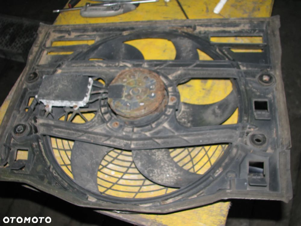 WENTYLATOR CHŁODNICY MODUŁ BMW E46 BENZYNA 330xi M54 - 2