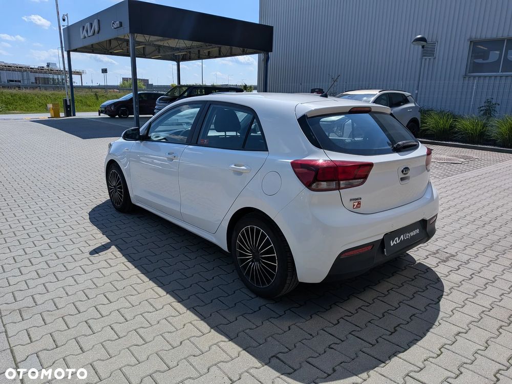 Kia Rio 1.4 L - 3