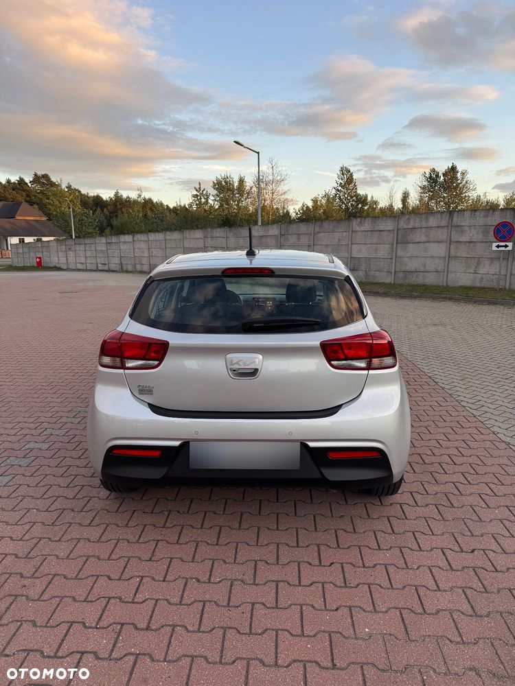 Kia Rio 1.2 L - 3
