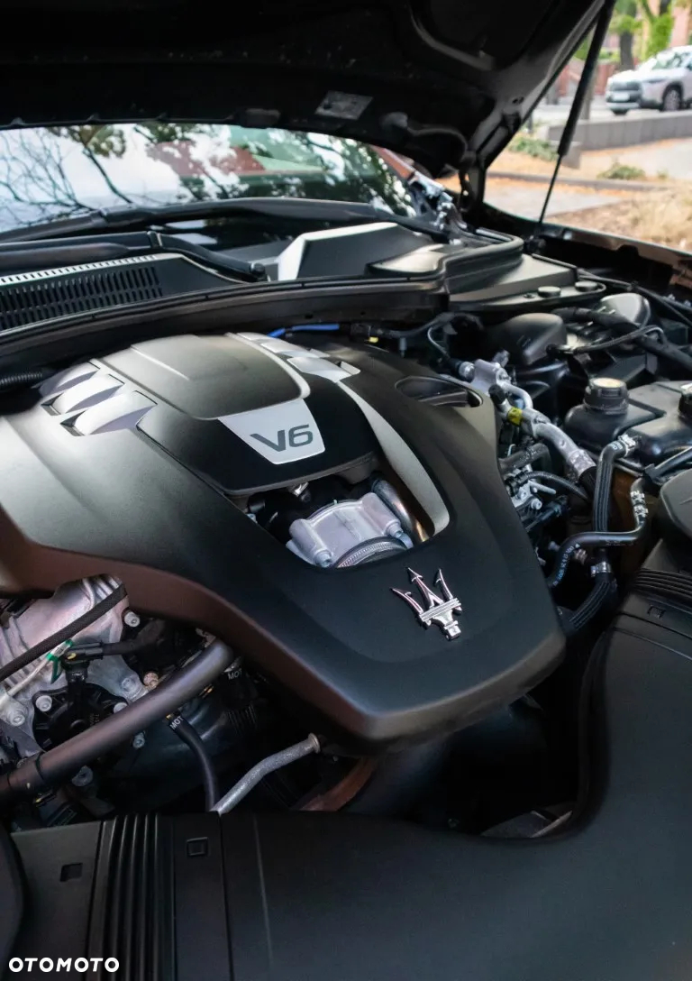 Maserati Ghibli GranSport - 11