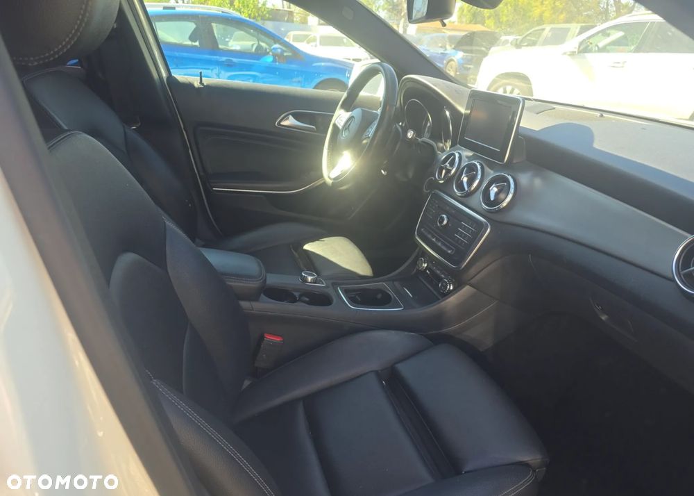 Mercedes-Benz GLA 250 4Matic 7G-DCT Urban - 8