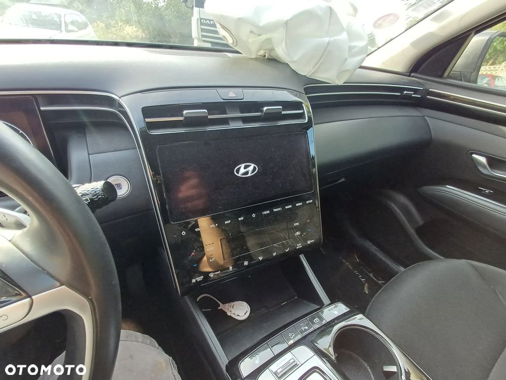 Hyundai Tucson 1.6 T-GDi HEV Executive 2WD - 32