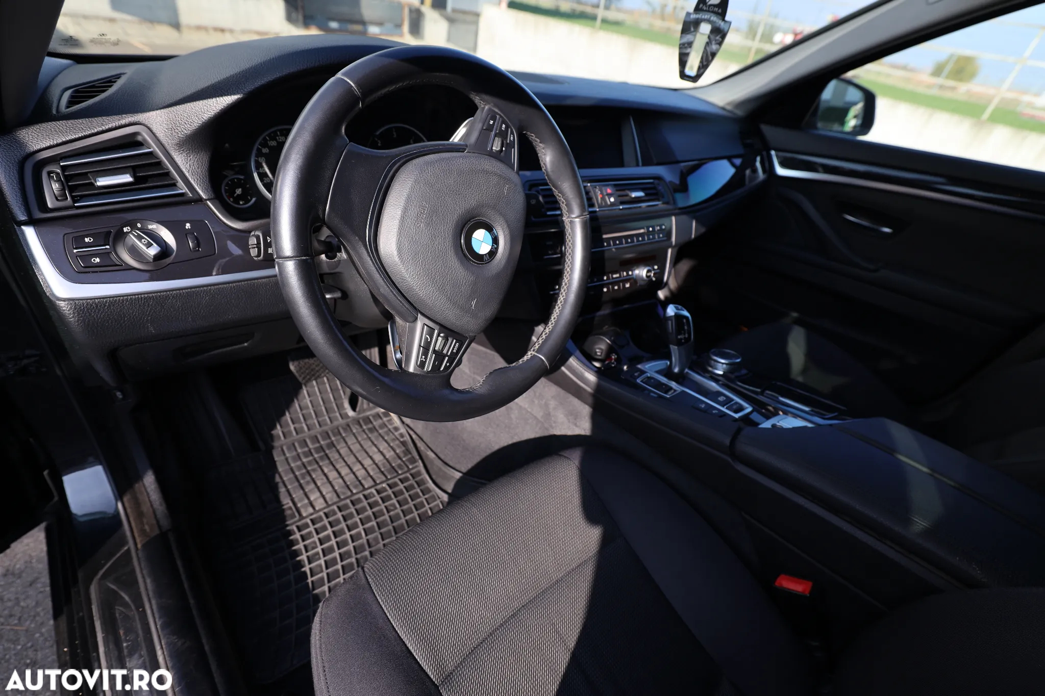 BMW Seria 5 520d xDrive AT - 15