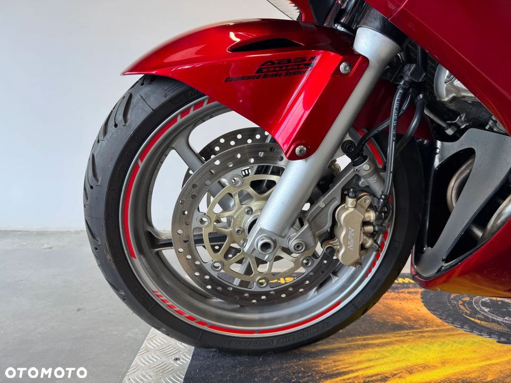 Honda VFR - 19