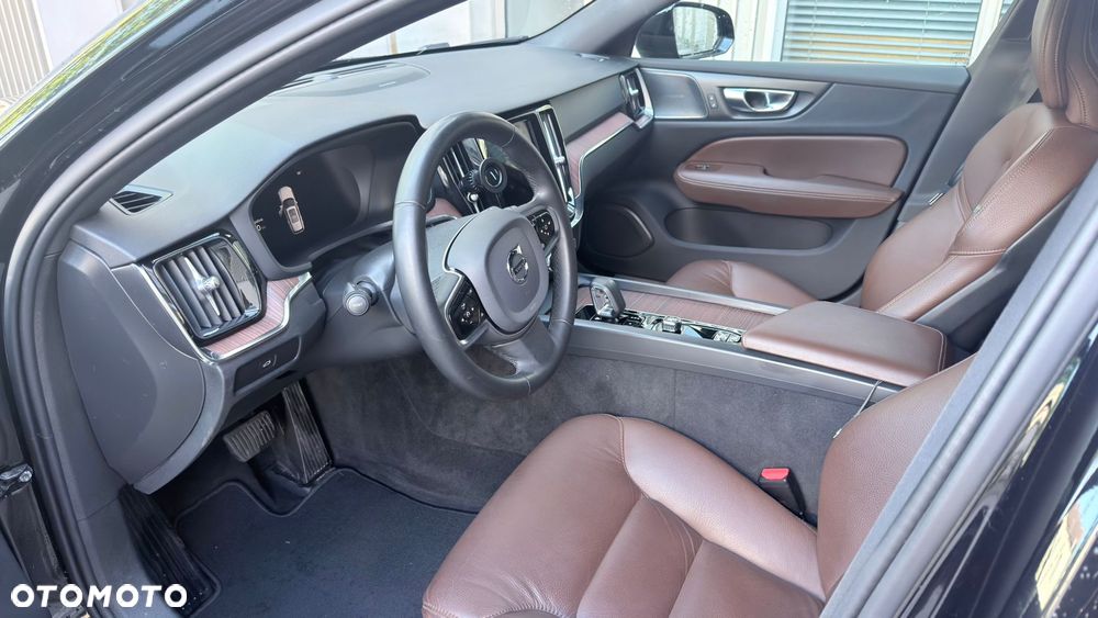 Volvo V60 Cross Country B5 B AWD Plus - 13