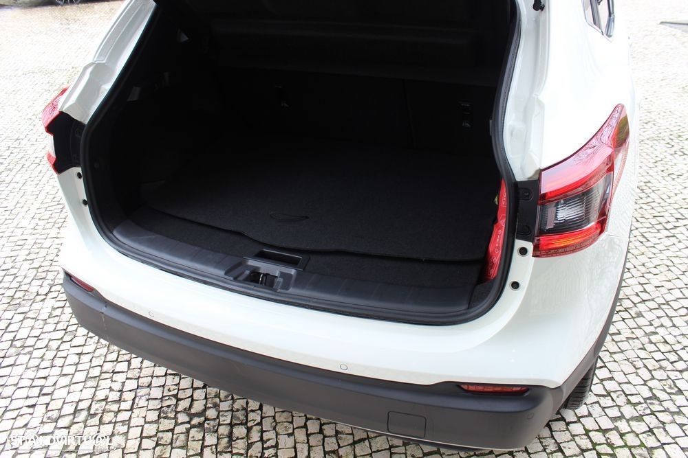 Nissan Qashqai 1.3 DIG-T N-Connecta - 25