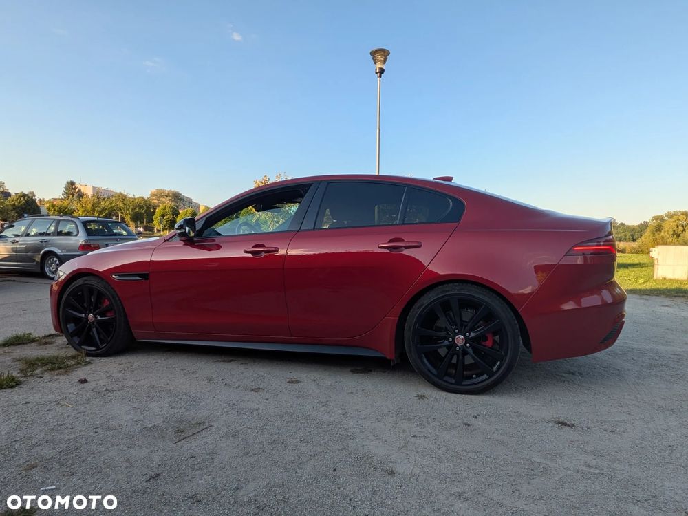Jaguar XE 2.0 P250 R-Dynamic Black - 14