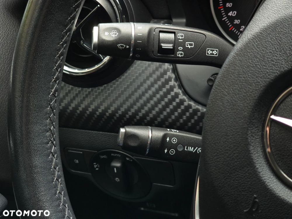 Mercedes-Benz GLA 200 7G-DCT Style - 26
