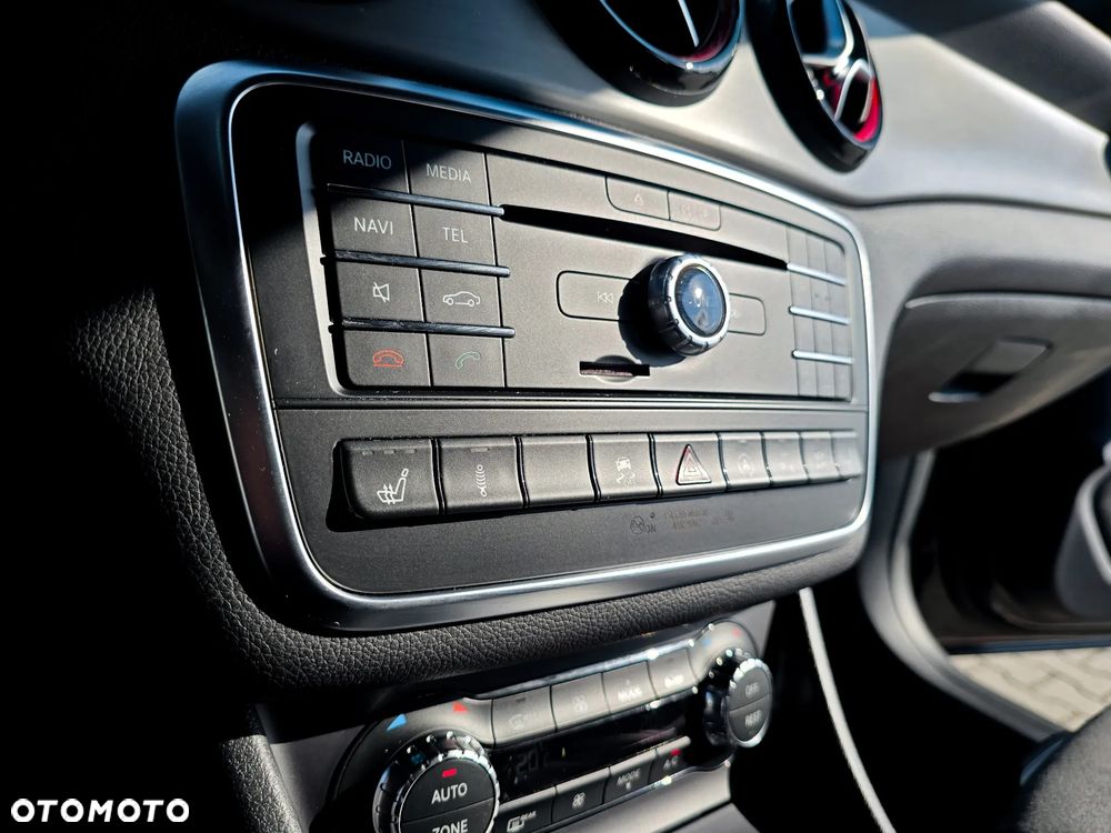 Mercedes-Benz CLA AMG 45 4Matic 7G-DCT - 23