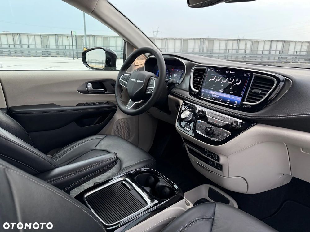 Chrysler Pacifica - 11