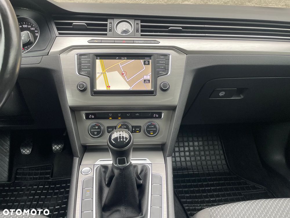 Volkswagen Passat 1.4 TSI BMT Comfortline - 18