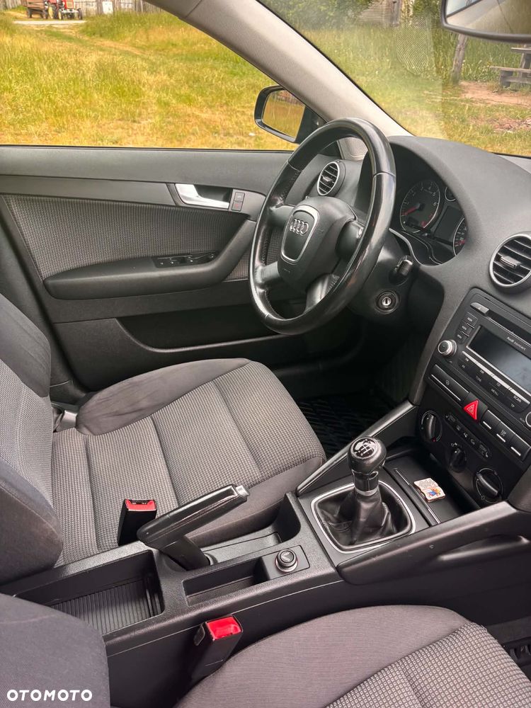 Audi A3 Sportback 1.6 FSI Ambiente - 12