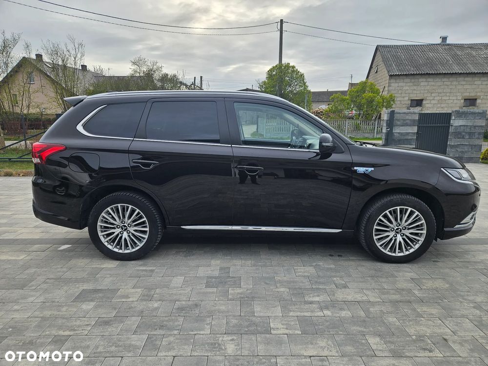 Mitsubishi Outlander 2.4 4WD Plus - 4