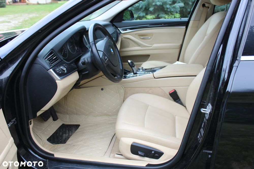BMW Seria 5 520d Sport Line - 10
