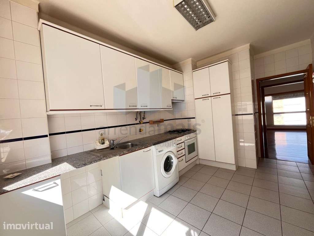 Arrenda-se apartamento T1 Santa Clara, junto Convento S. Francisco - Grande imagem: 4/11